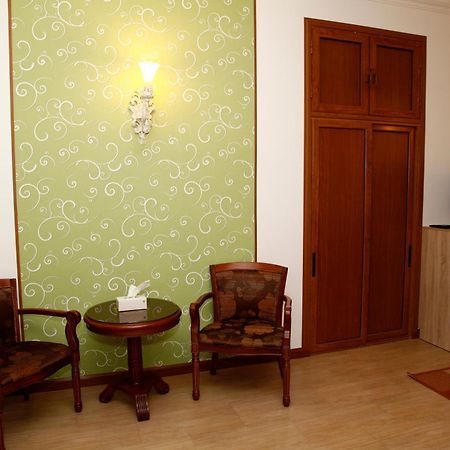 Azoyan Guest House Erevan Quarto foto