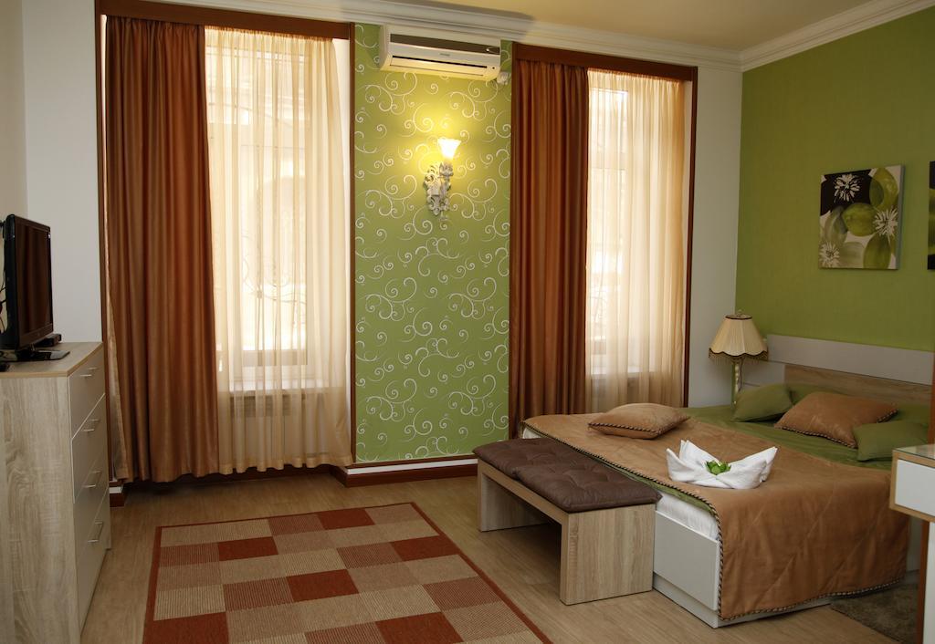 Azoyan Guest House Erevan Quarto foto